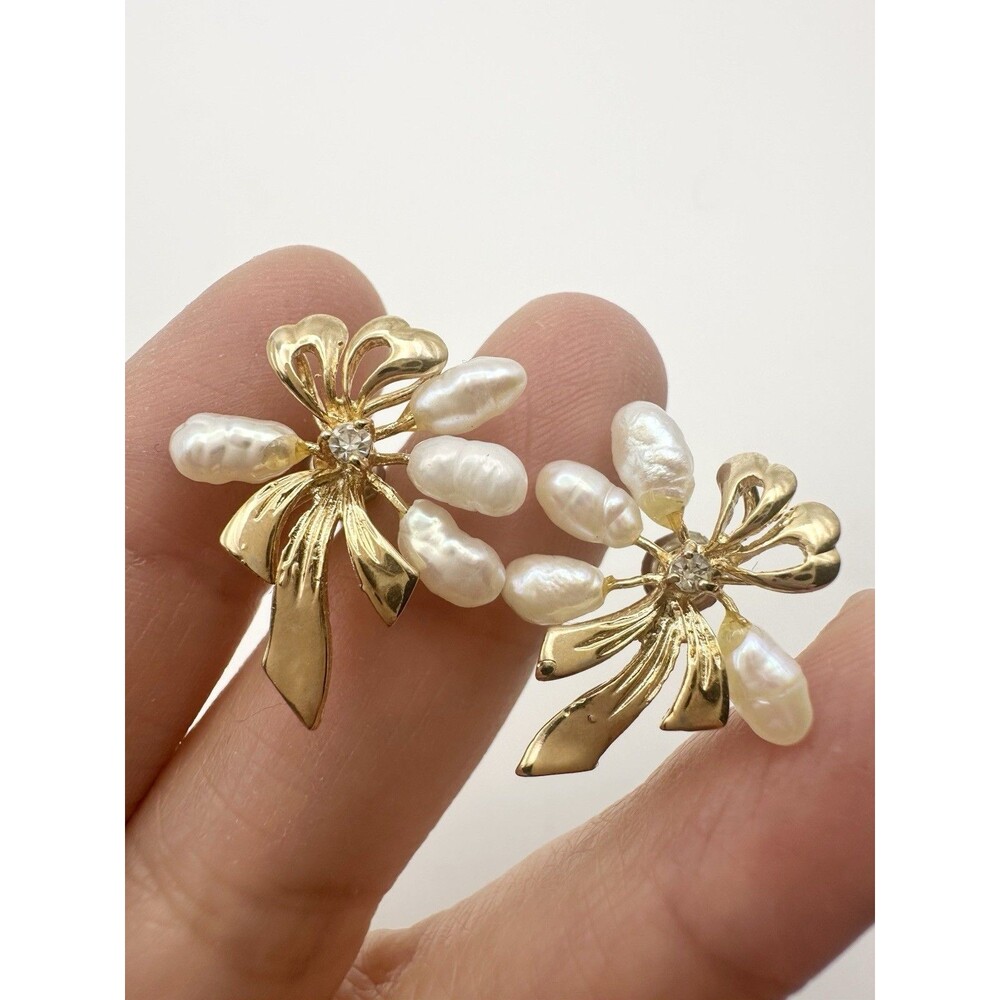 Vintage Gold Tone Freshwater Pearl Flower Pierced Earrings